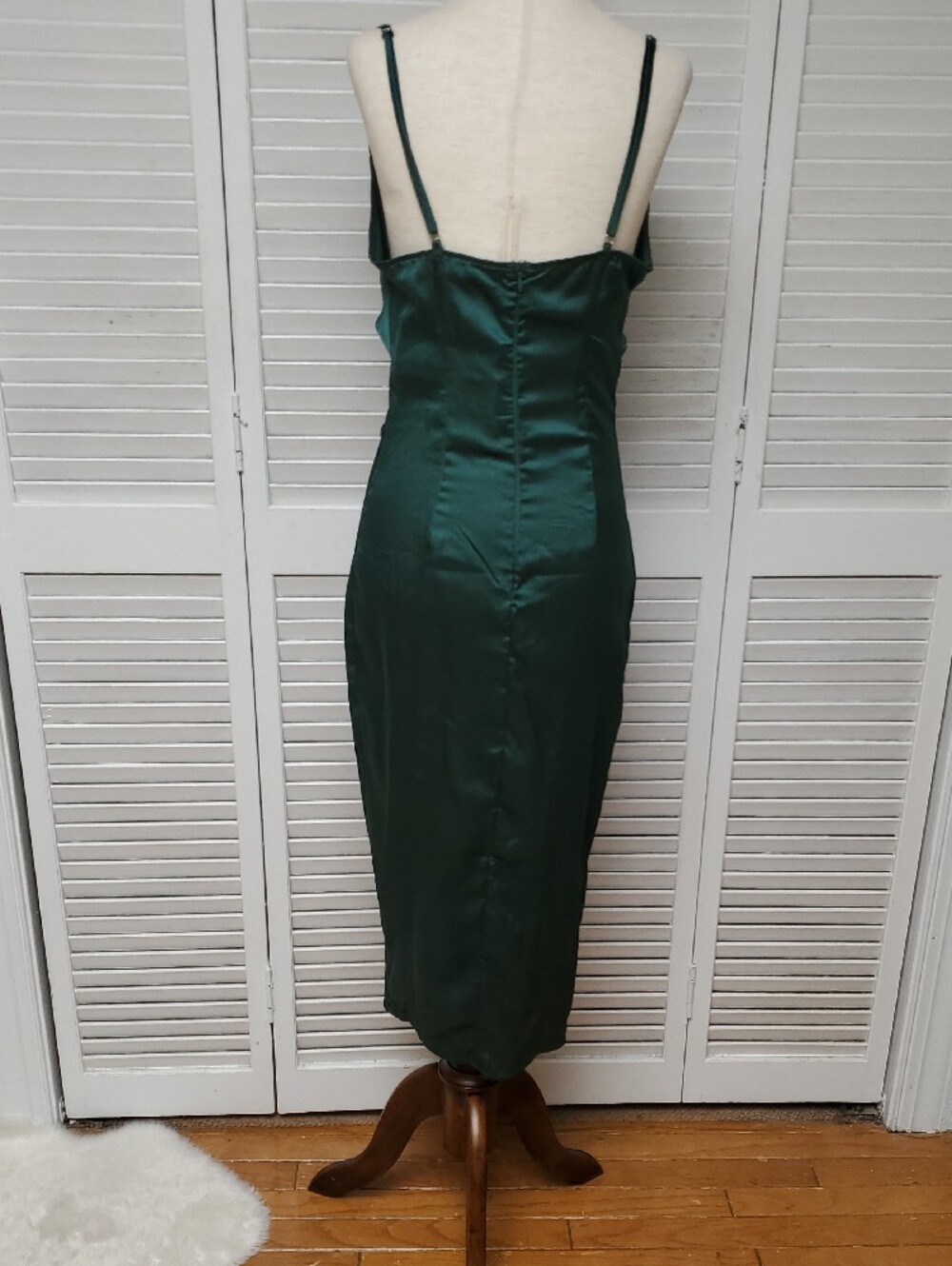 PrettyLittleThing Satin Cowl Midi Dress in Emerald - Picture 6 of 11